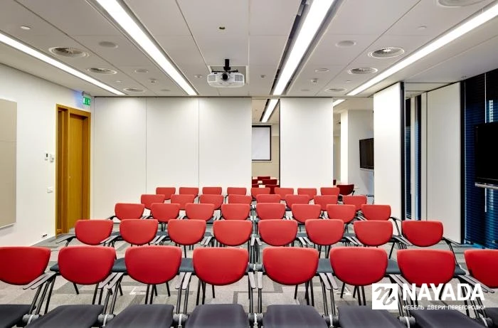 Оригинальные перегородки в офисах известных компаний