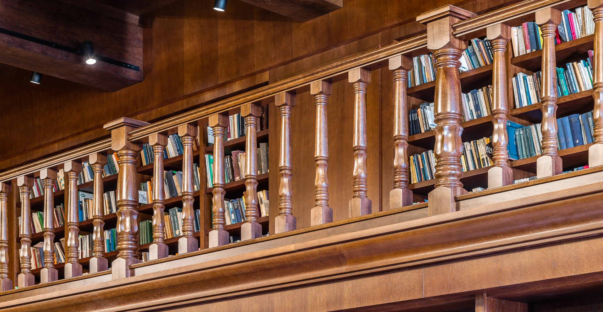 Фото проекта: Проект по оснащению библиотеки. Изображение № 18